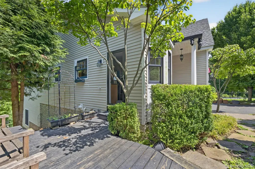 708 Kossuth Place Peekskill NY 10566