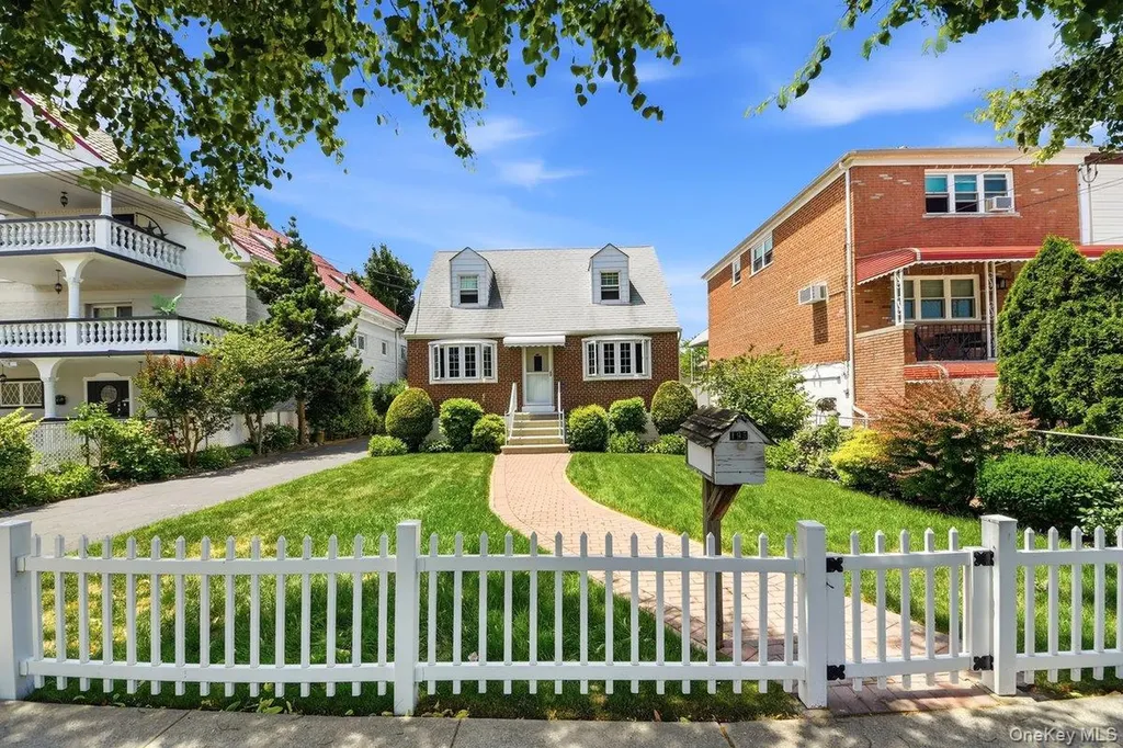 195 Graff Avenue Bronx NY 10465