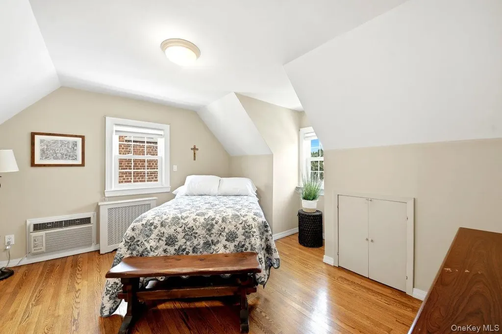 195 Graff Avenue Bronx NY 10465