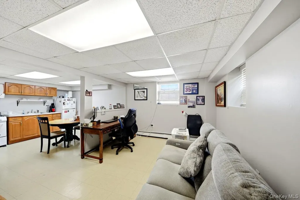 195 Graff Avenue Bronx NY 10465