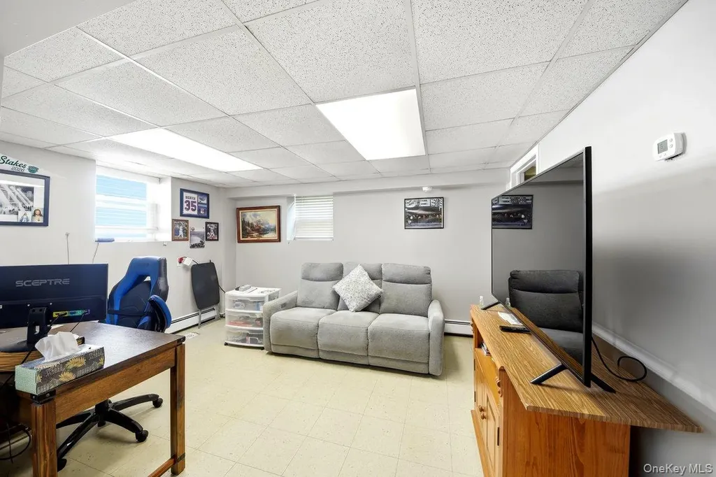 195 Graff Avenue Bronx NY 10465
