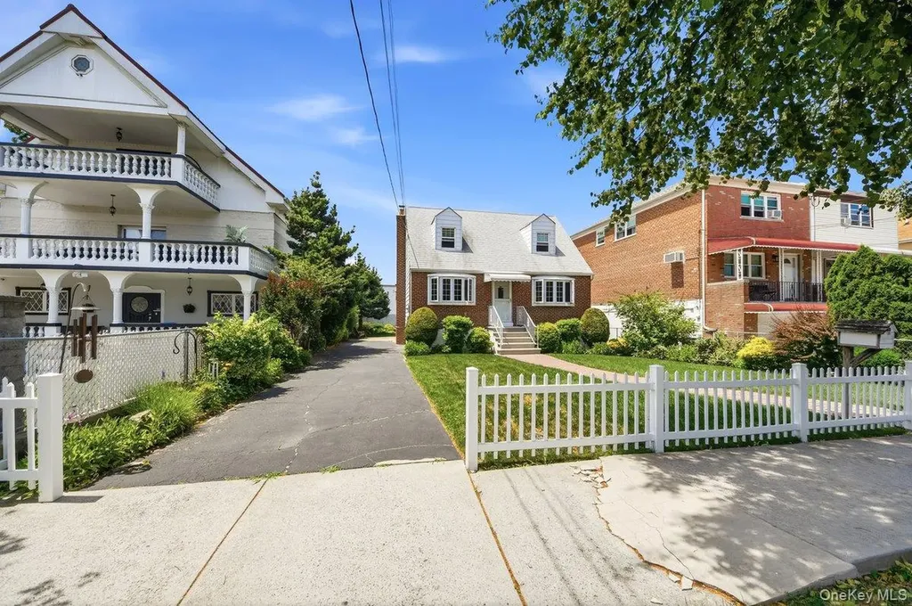195 Graff Avenue Bronx NY 10465