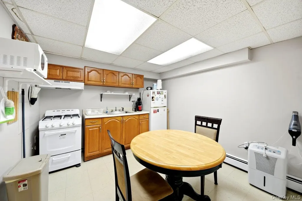 195 Graff Avenue Bronx NY 10465