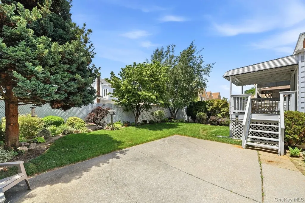 195 Graff Avenue Bronx NY 10465