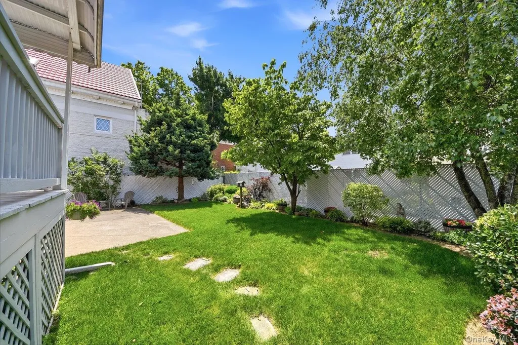 195 Graff Avenue Bronx NY 10465
