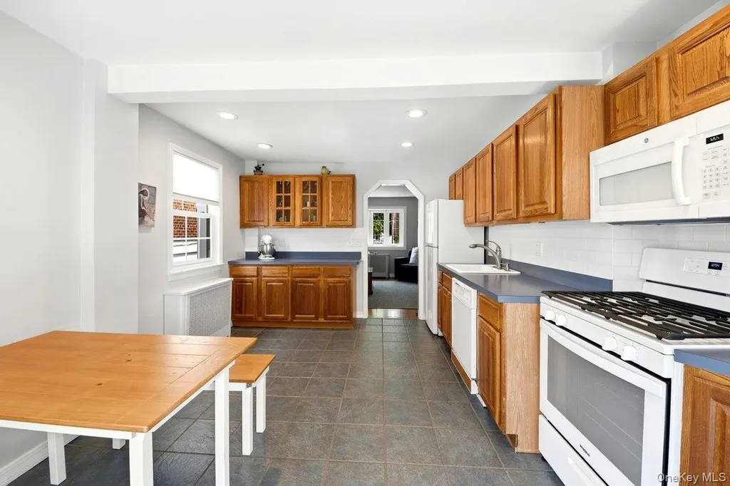 195 Graff Avenue Bronx NY 10465