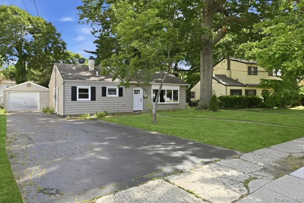 7 Surrey Road Massapequa NY 11758
