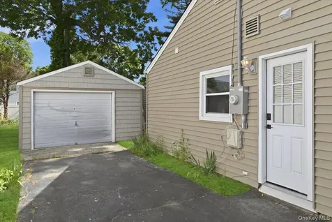7 Surrey Road Massapequa NY 11758