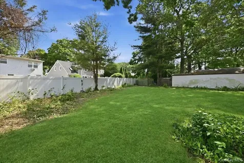 7 Surrey Road Massapequa NY 11758