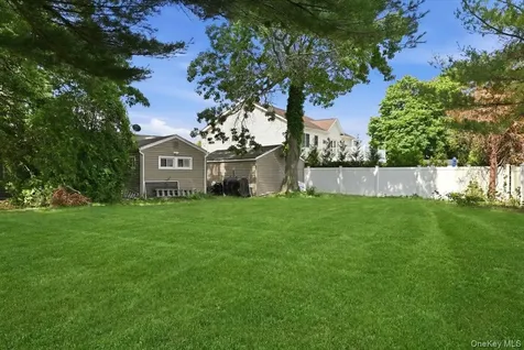 7 Surrey Road Massapequa NY 11758