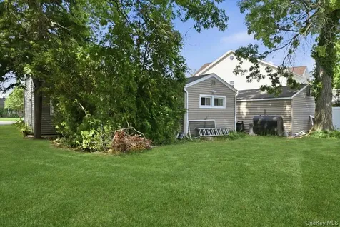 7 Surrey Road Massapequa NY 11758
