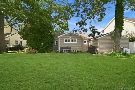 7 Surrey Road Massapequa NY 11758
