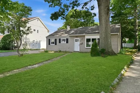 7 Surrey Road Massapequa NY 11758