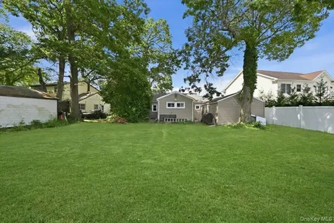 7 Surrey Road Massapequa NY 11758
