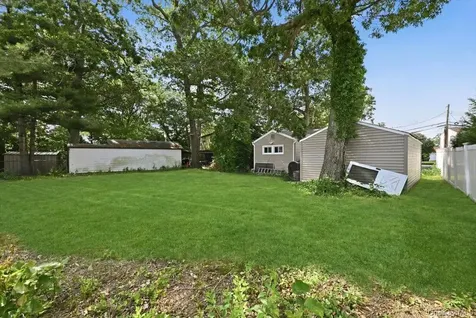 7 Surrey Road Massapequa NY 11758