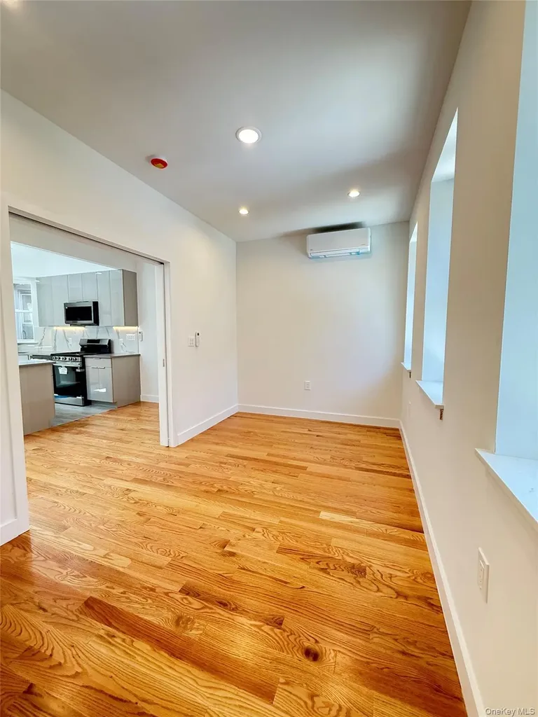 3409 29th Street Astoria NY 11106