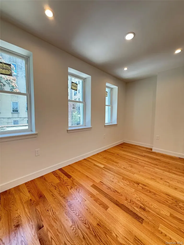 3409 29th Street Astoria NY 11106