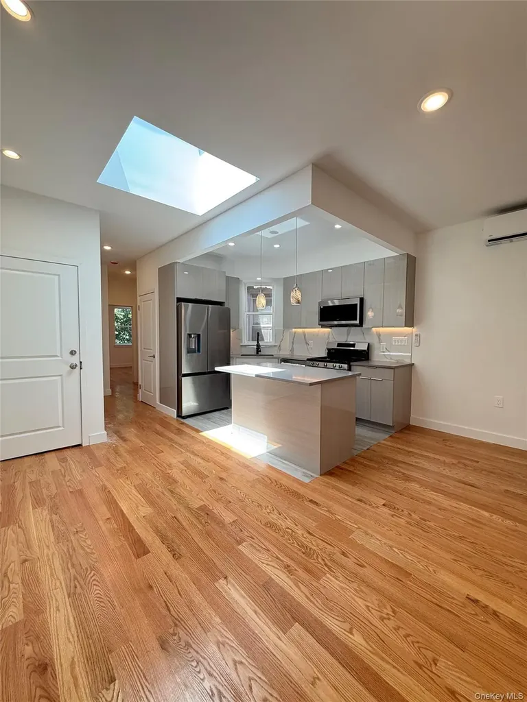 3409 29th Street Astoria NY 11106
