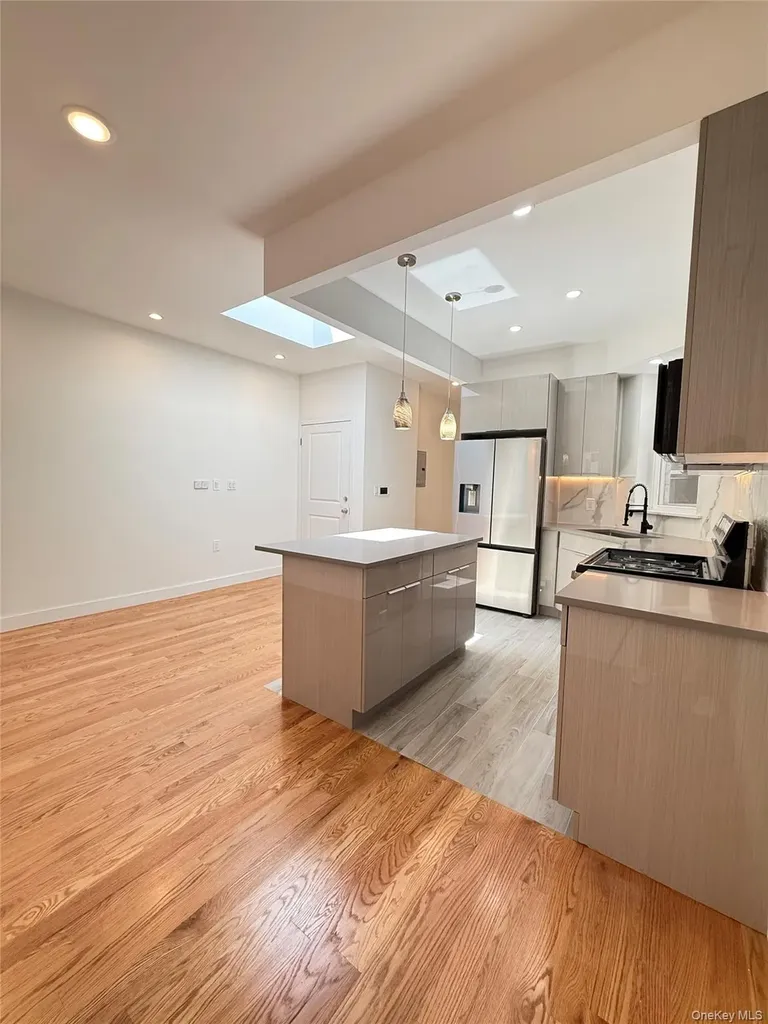 3409 29th Street Astoria NY 11106