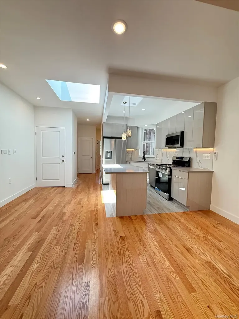 3409 29th Street Astoria NY 11106