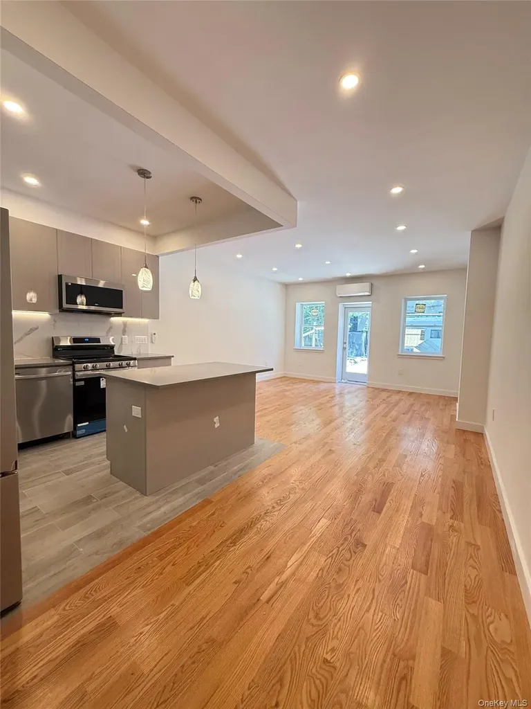 3409 29th Street Astoria NY 11106