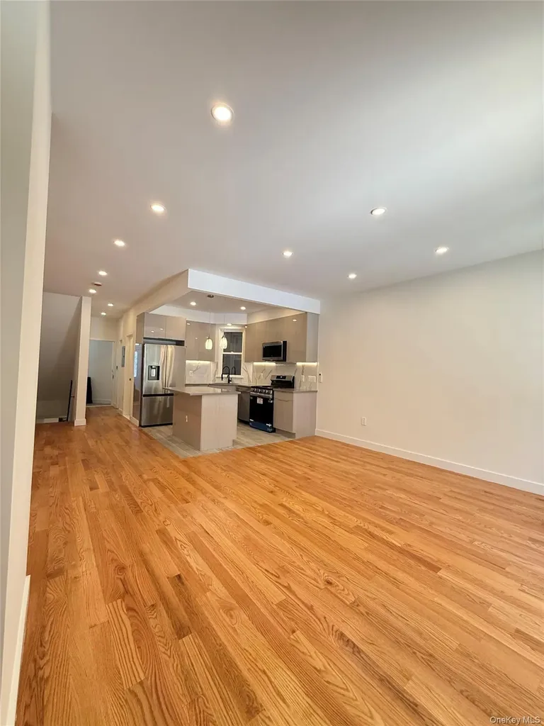 3409 29th Street Astoria NY 11106