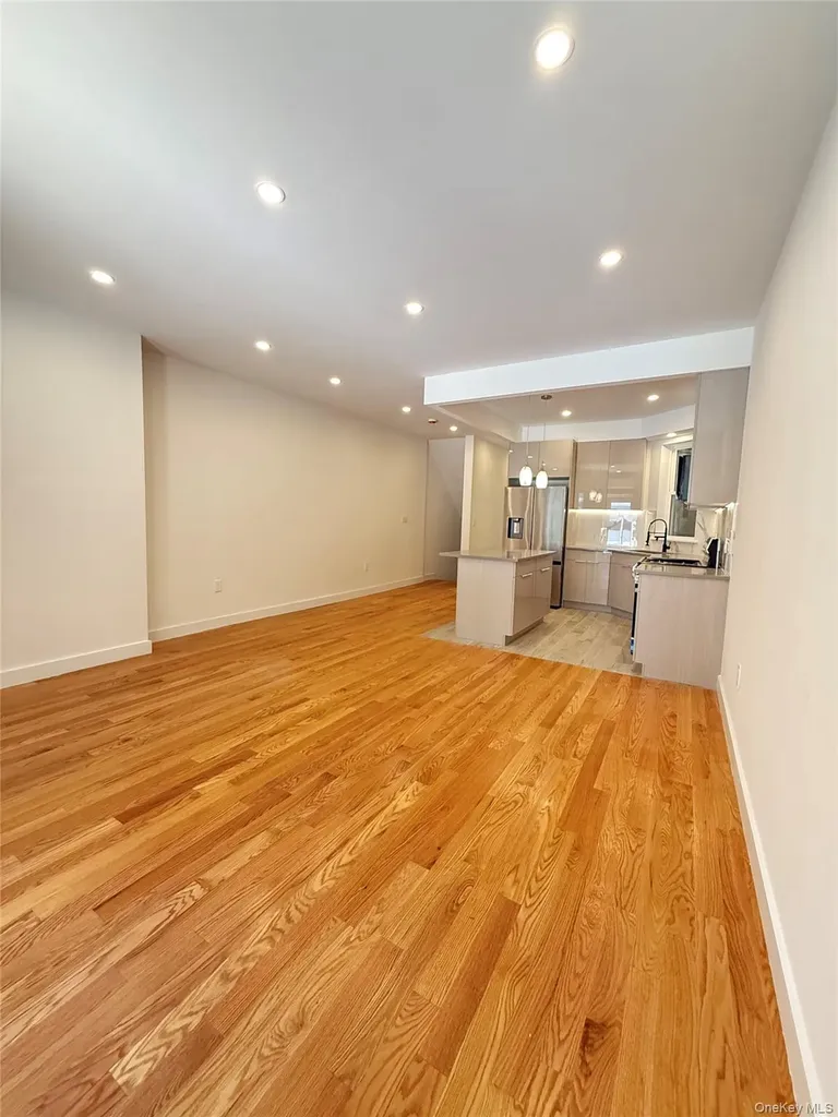 3409 29th Street Astoria NY 11106