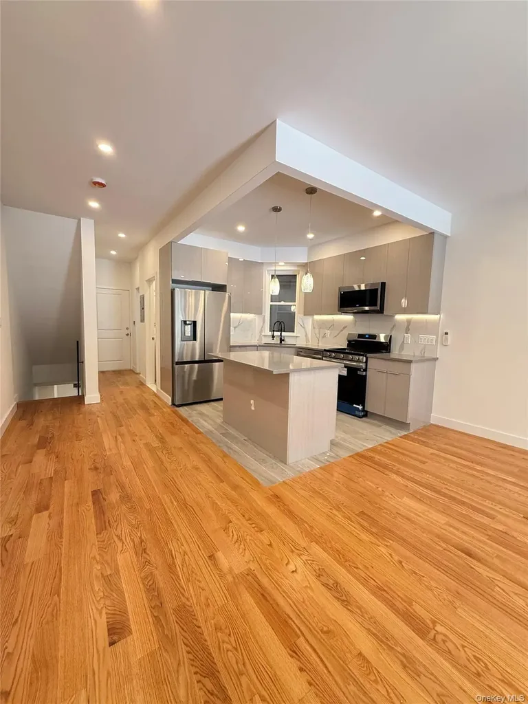 3409 29th Street Astoria NY 11106
