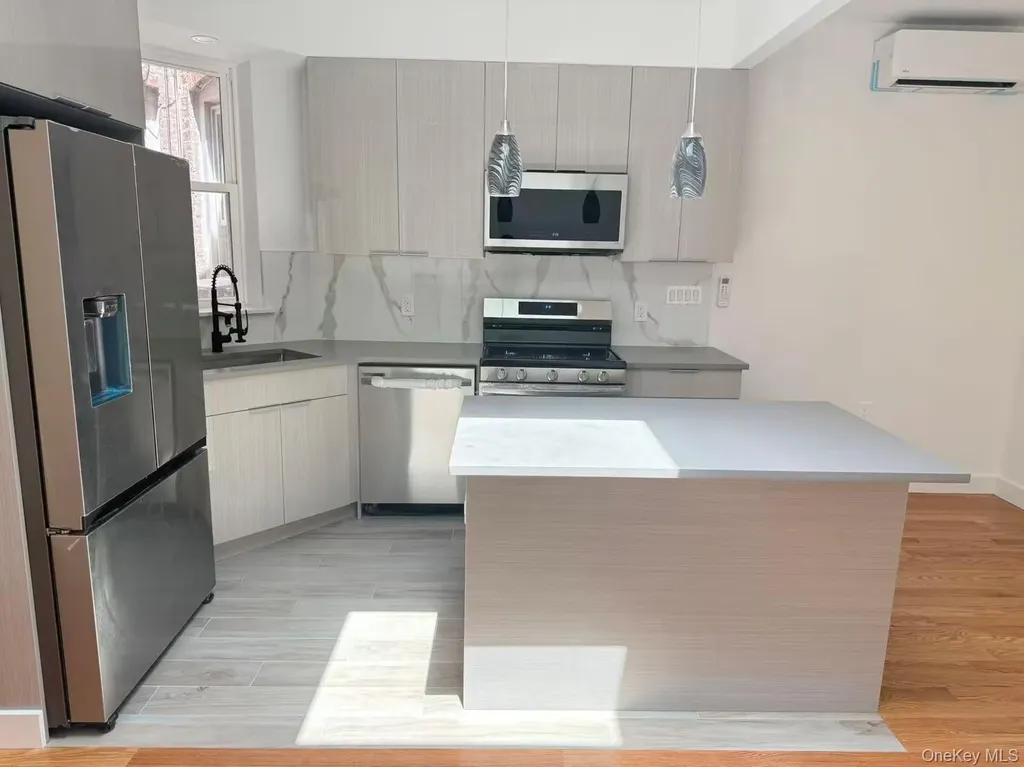 3409 29th Street Astoria NY 11106