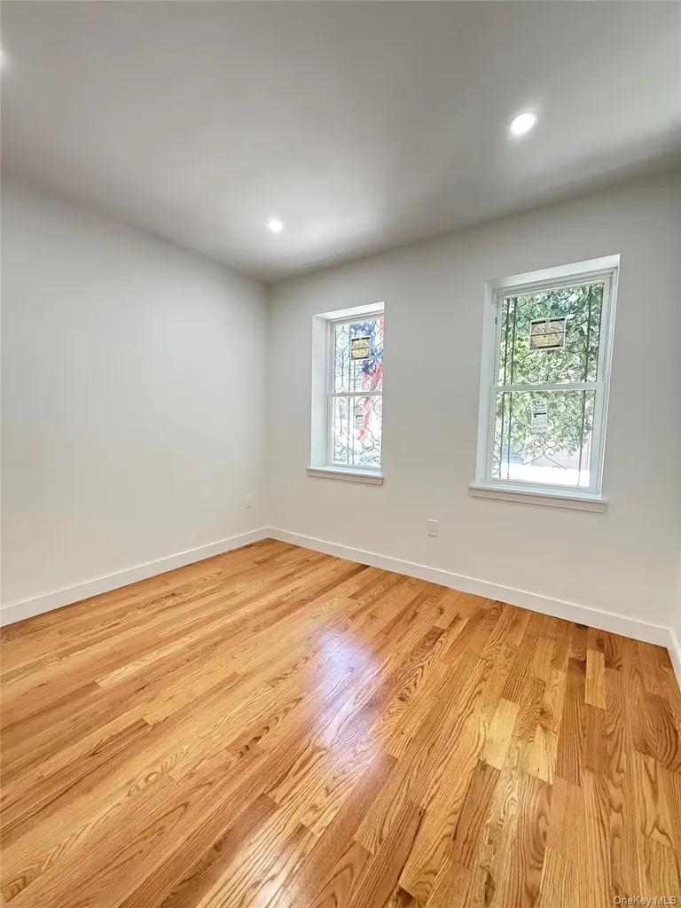 3409 29th Street Astoria NY 11106