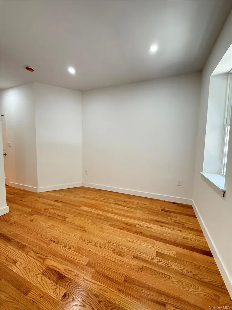 3409 29th Street Astoria NY 11106