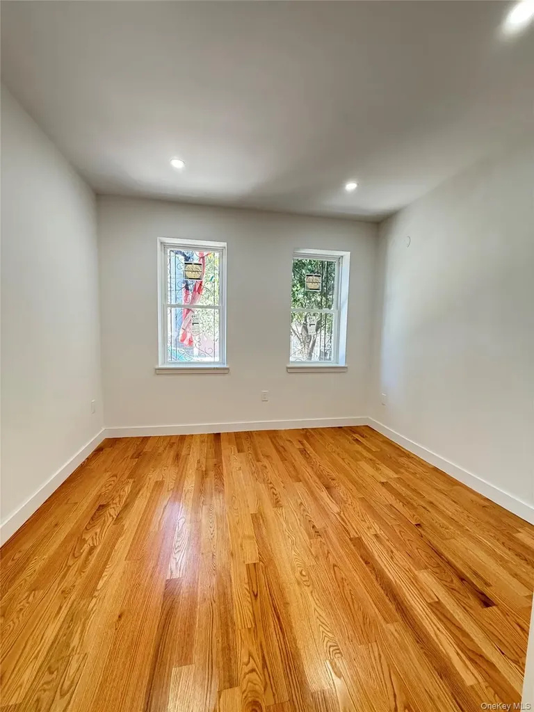 3409 29th Street Astoria NY 11106