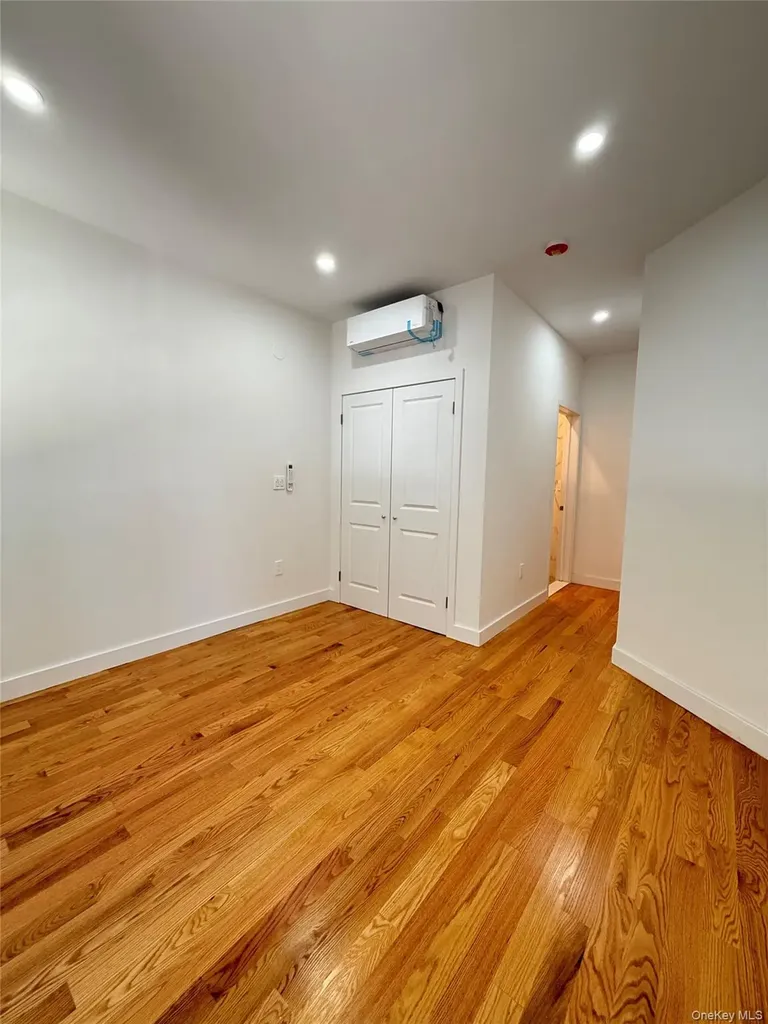 3409 29th Street Astoria NY 11106