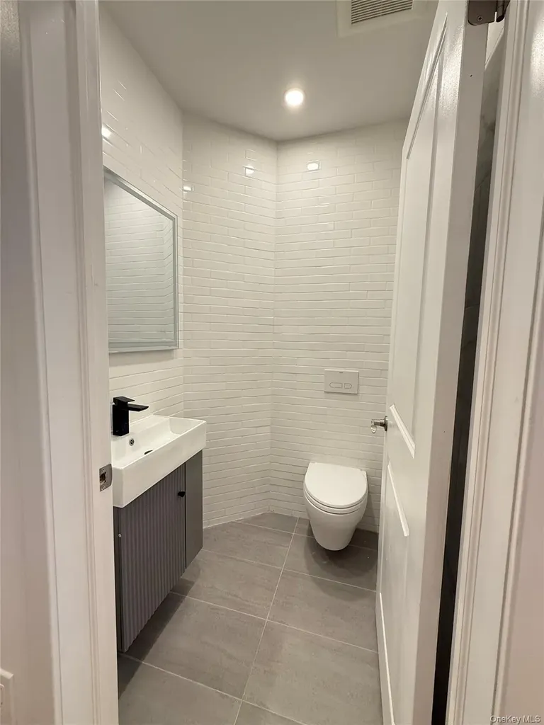 3409 29th Street Astoria NY 11106