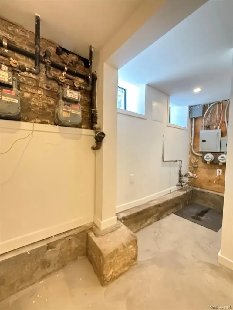 3409 29th Street Astoria NY 11106