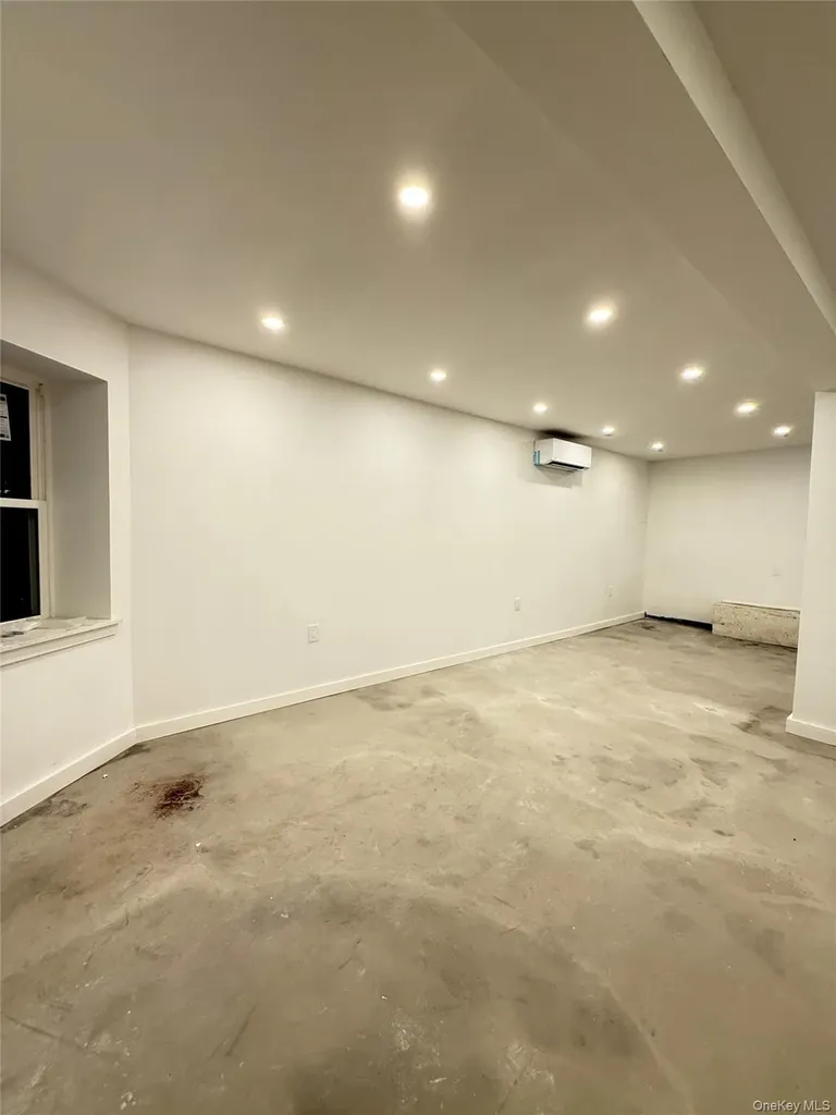 3409 29th Street Astoria NY 11106