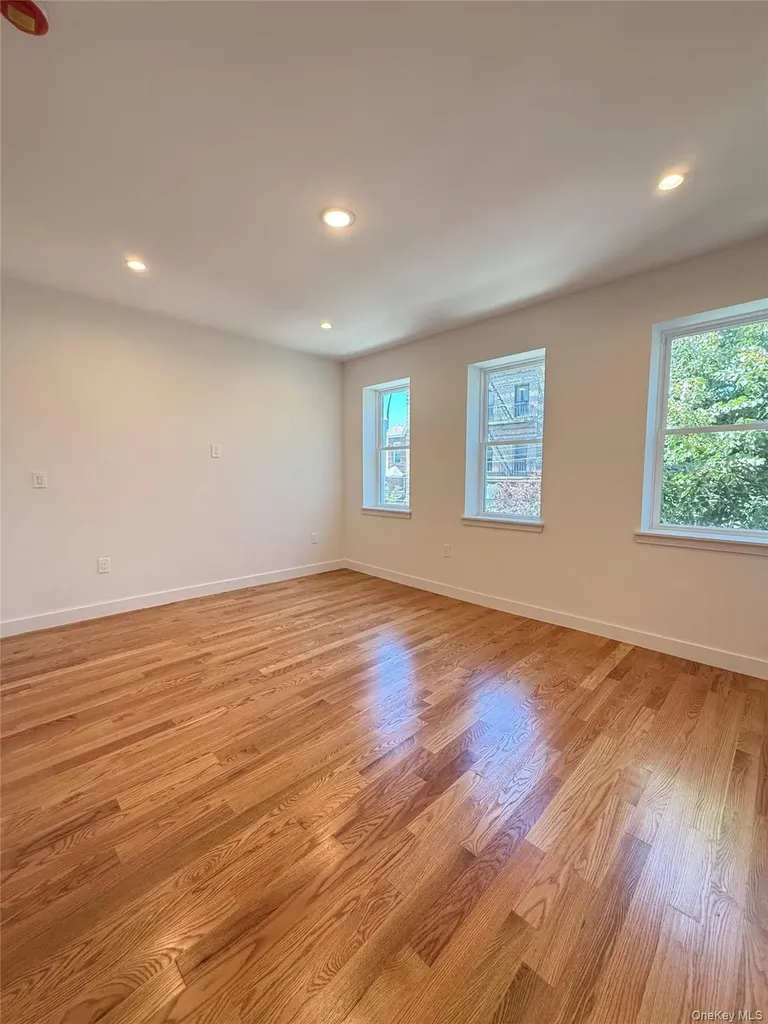 3409 29th Street Astoria NY 11106