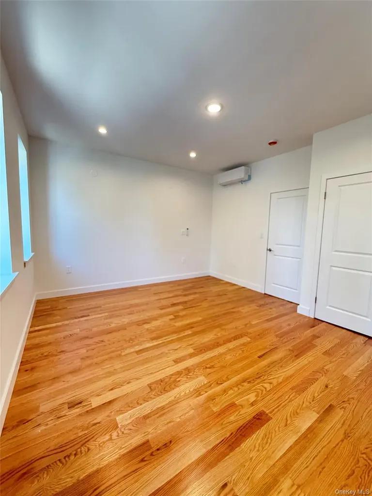 3409 29th Street Astoria NY 11106