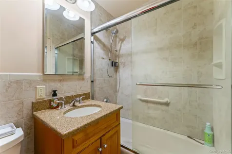 200 Lexington Avenue Oyster Bay NY 11771