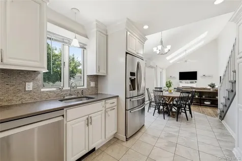 634 Morrison Street Babylon NY 11702