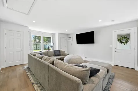 634 Morrison Street Babylon NY 11702
