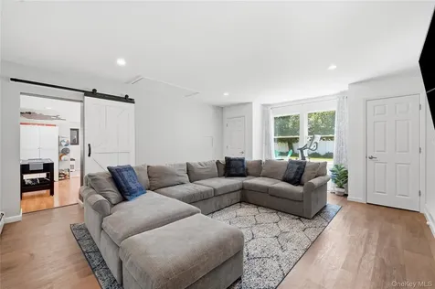 634 Morrison Street Babylon NY 11702