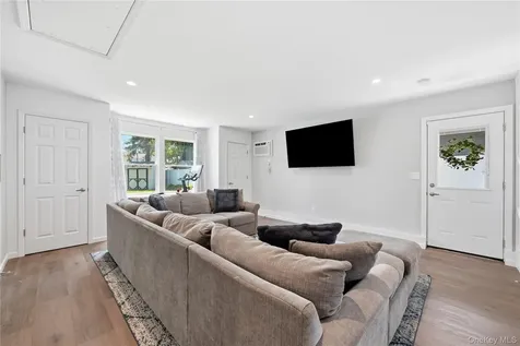 634 Morrison Street Babylon NY 11702