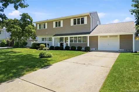 634 Morrison Street Babylon NY 11702
