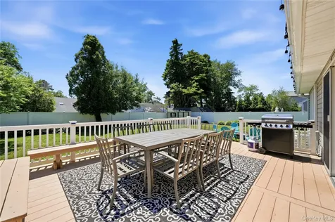 634 Morrison Street Babylon NY 11702