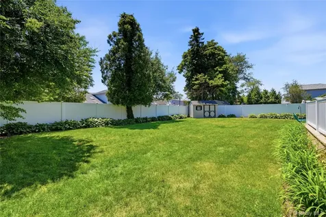 634 Morrison Street Babylon NY 11702