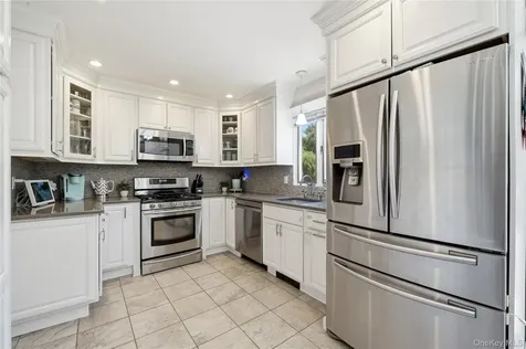 634 Morrison Street Babylon NY 11702