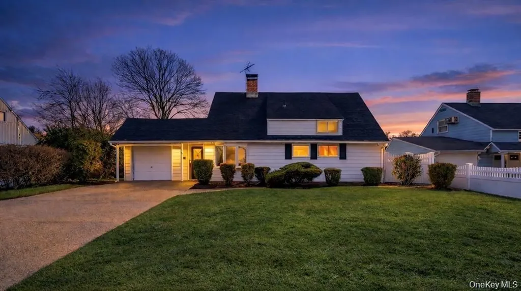 68 Summer Lane Hicksville NY 11801