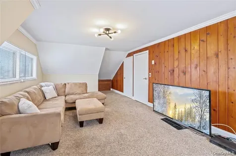 68 Summer Lane Hicksville NY 11801