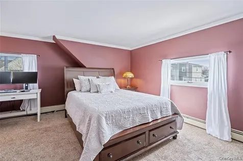 68 Summer Lane Hicksville NY 11801
